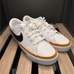 Nike Blazes Court Legacy Womens Size 12.5, Mens Size 11